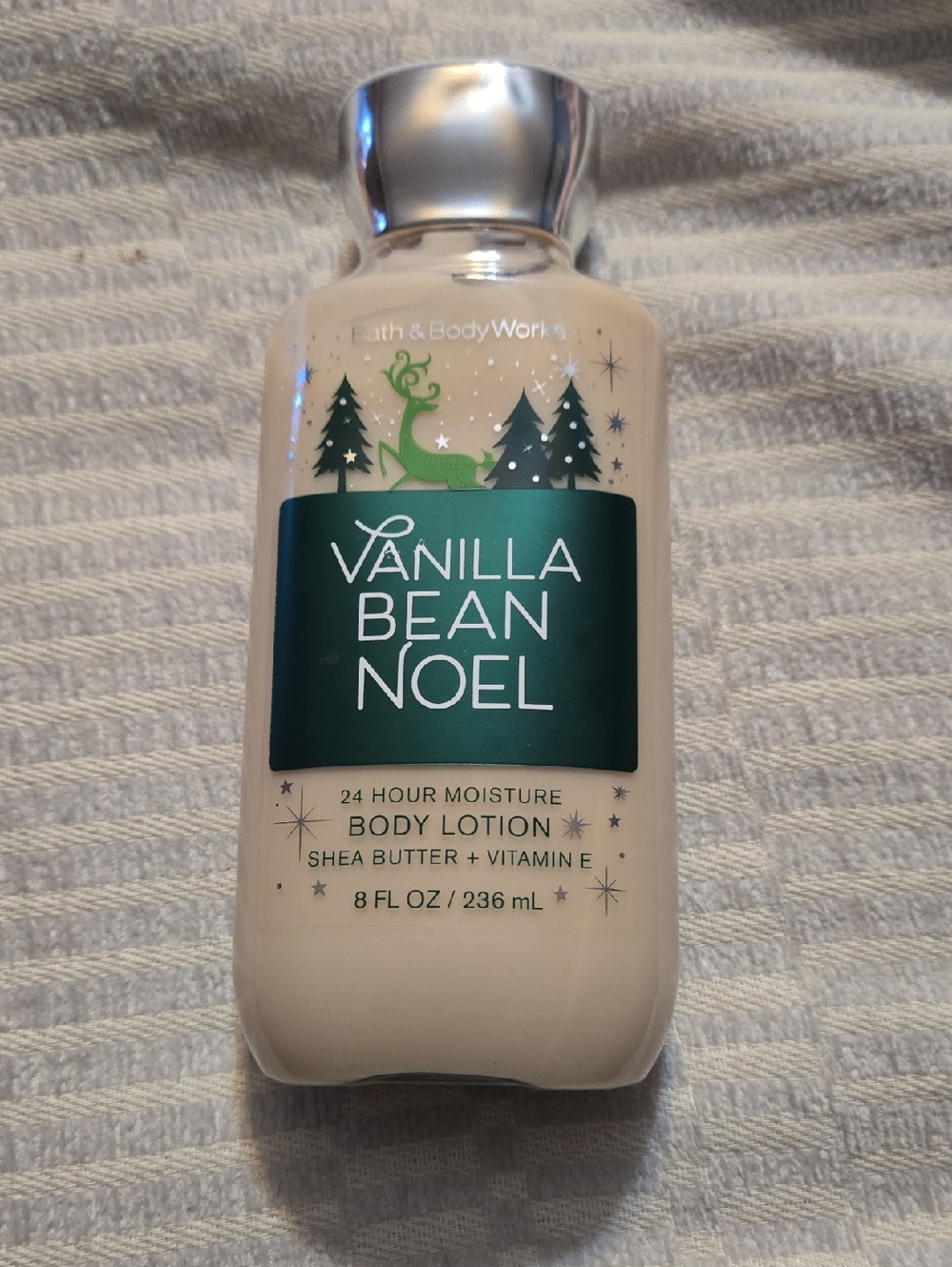 BATH & BODY WORKS - VANILLA BEAN NOEL- BODY LOTION - 24 HR MOISTURE - 8 OZ - NEW